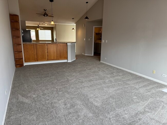 Building Photo - 8393 Mystic