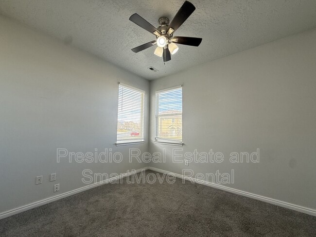 Building Photo - 4737 Oregon Trail Way W