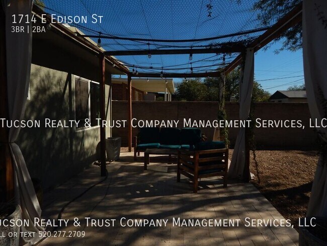 Building Photo - 1714 E Edison St