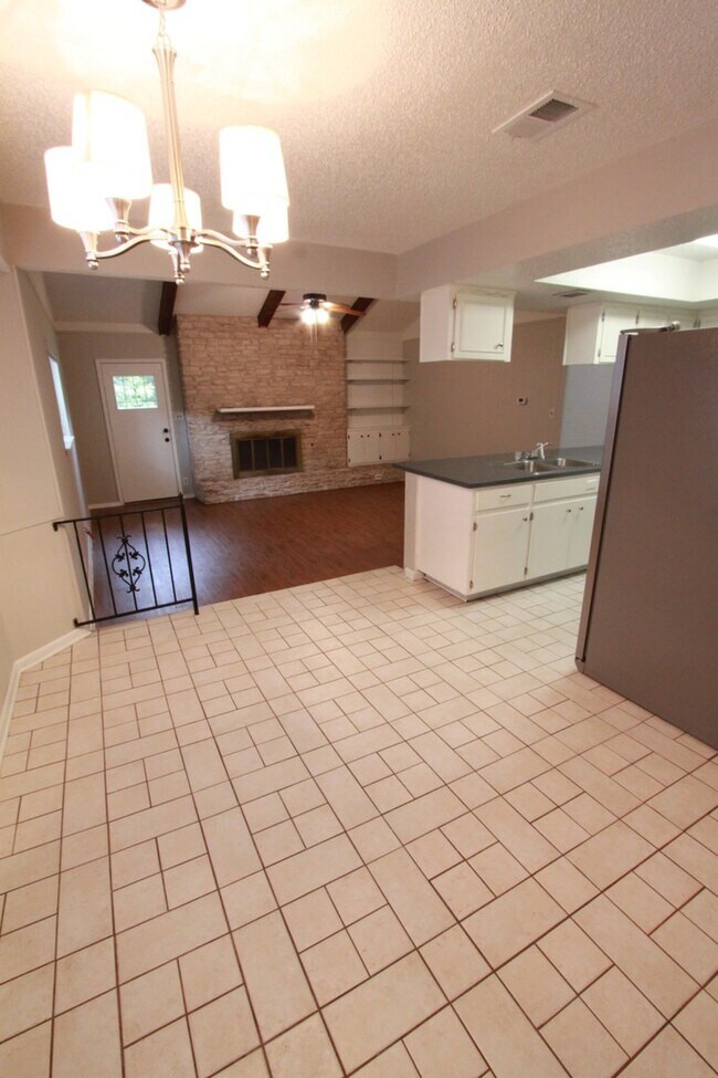 Building Photo - East Austin 4BR Gem on Cul-de-Sac w/ Spacious Lot & Updates