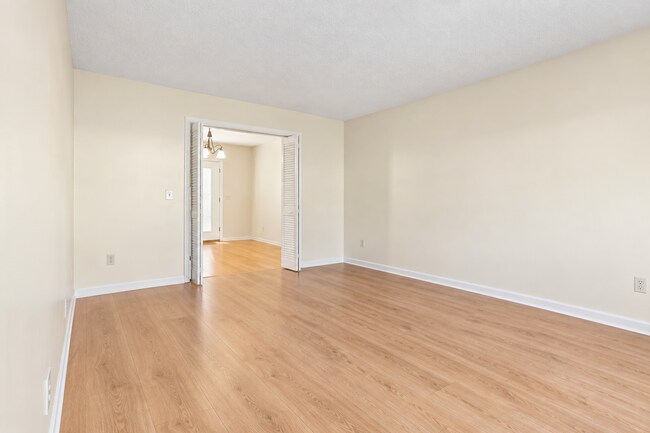 Building Photo - 810 Choctaw Ave