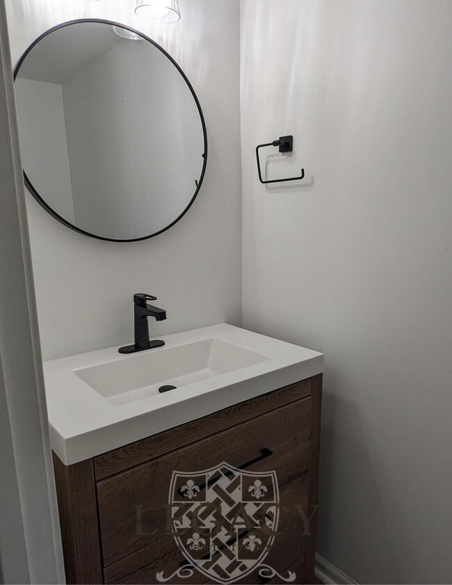 Building Photo - 1101C Biltmore Dr