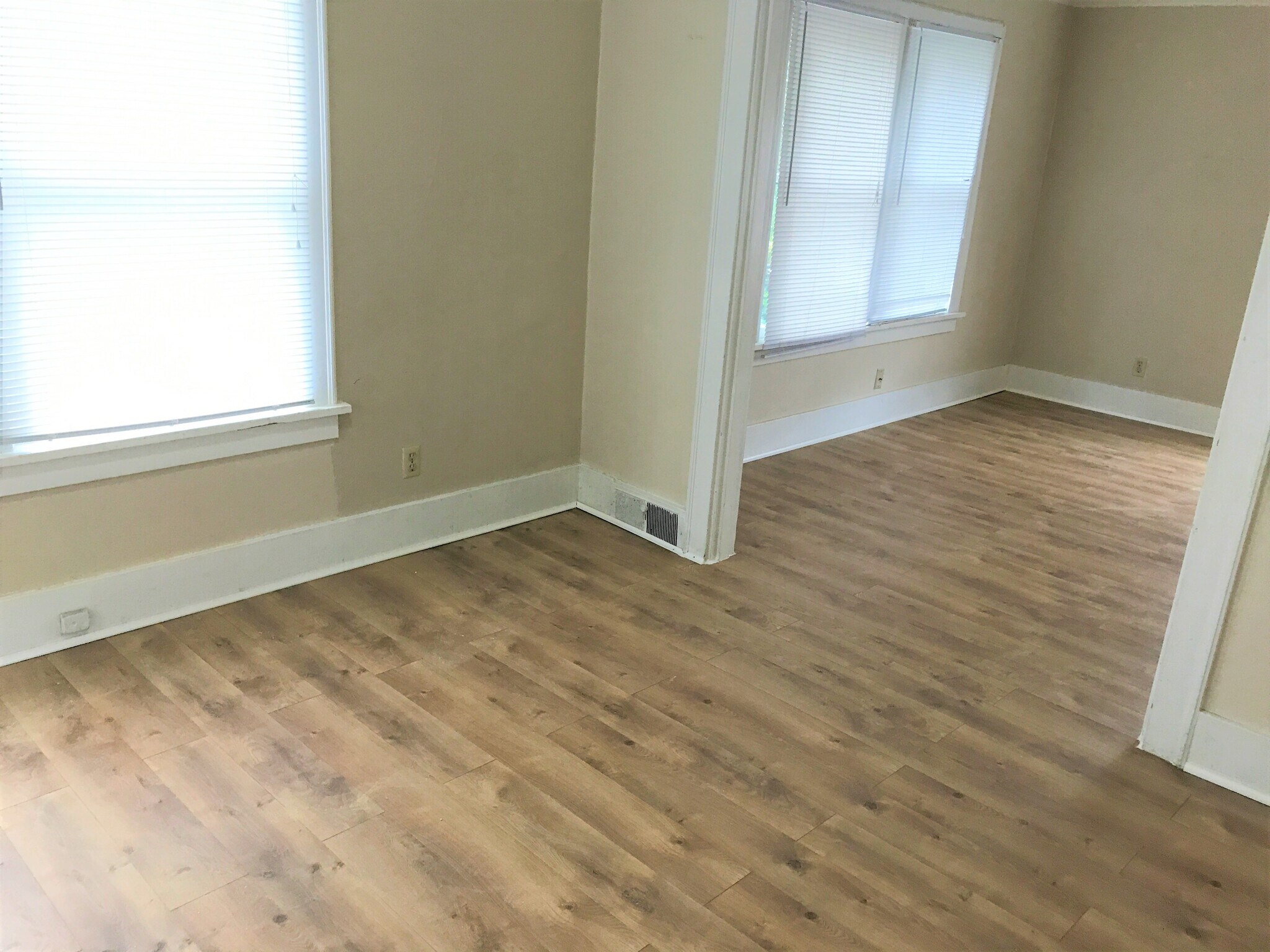 Building Photo - 4200 Pasadena Pl NE