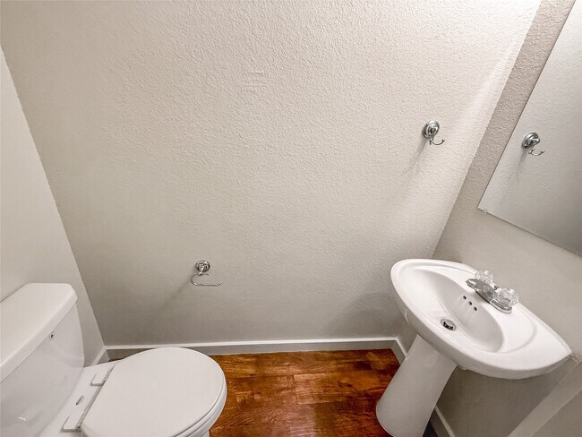 Building Photo - 10535 Mills Rd