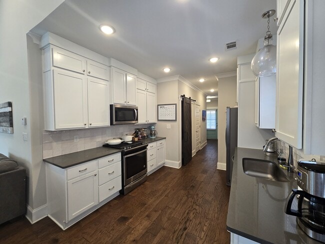 Building Photo - 691 Oglethorpe Ave