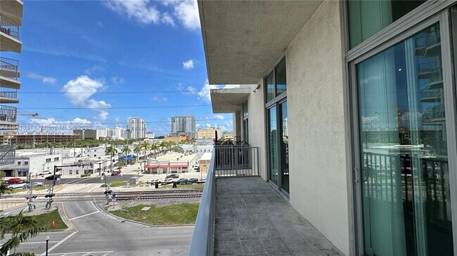 Building Photo - 2100 Van Buren St