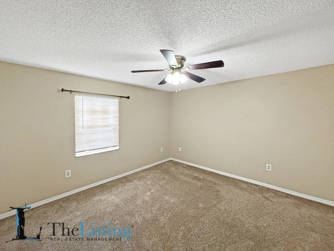 Building Photo - 5637 Viburnum Ct