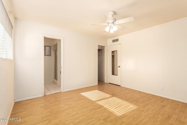 Building Photo - 6224 E Dallas St