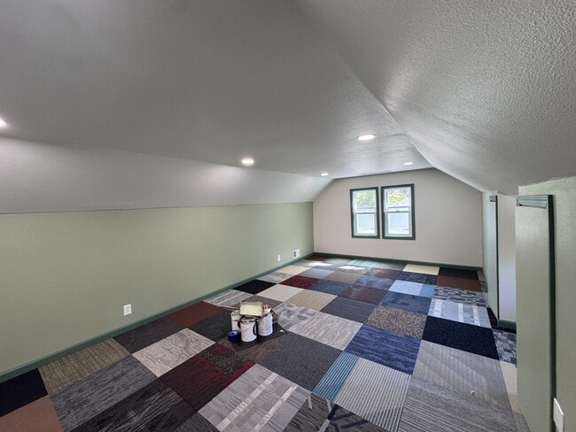 Building Photo - 4304 SE 30th Ave