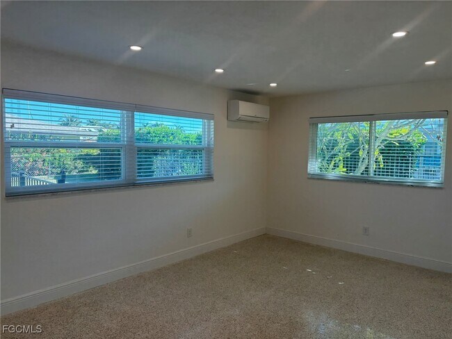 Building Photo - 5917 SW 1st Ct