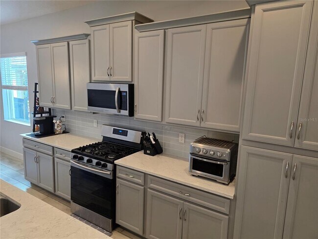Building Photo - 6123 Voyagers Pl