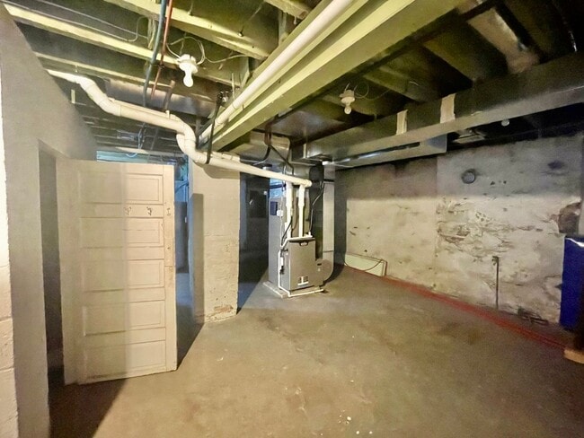 Building Photo - 4 bed 3.5 Bath- Sewickley