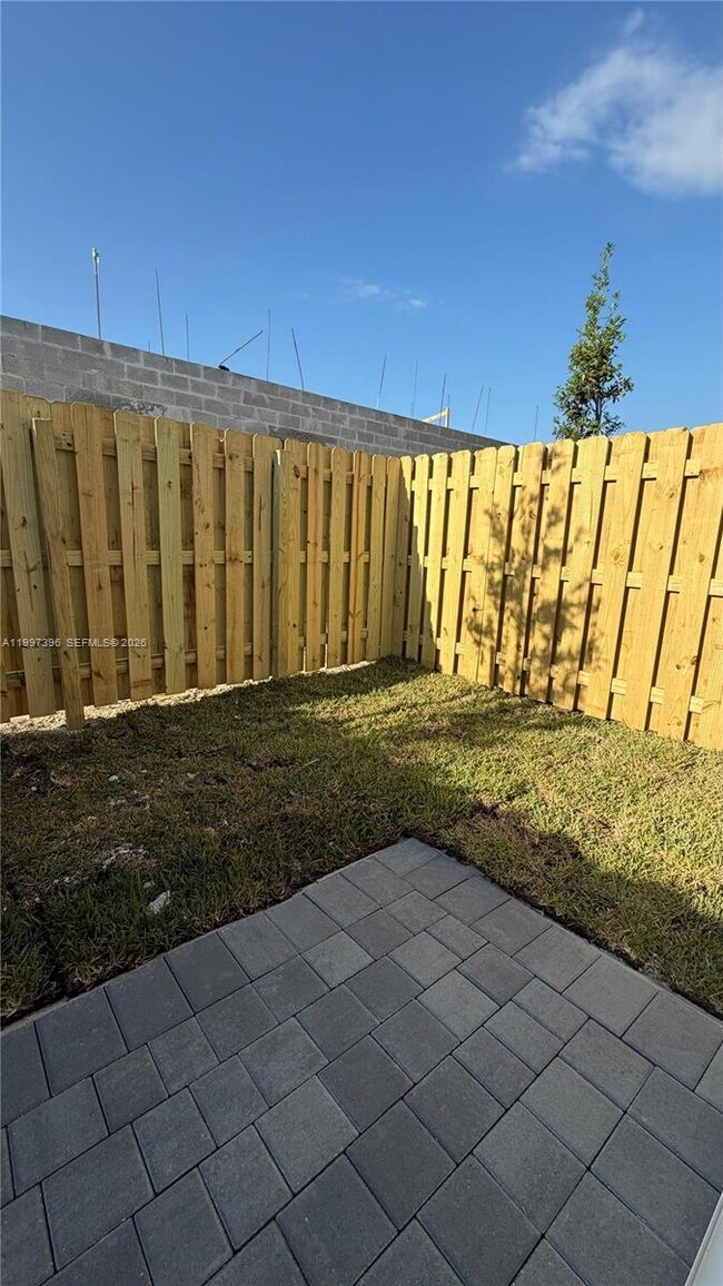 Building Photo - 1087 NW 2nd Ter