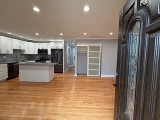 Building Photo - 6902 Lyons St