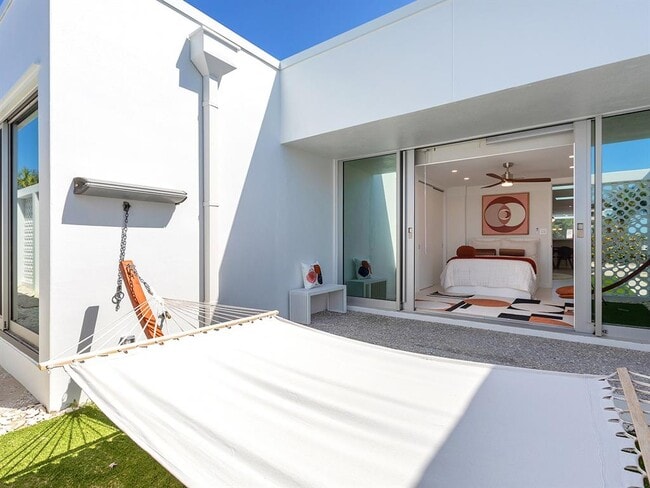 Building Photo - 7647 Sanderling Rd