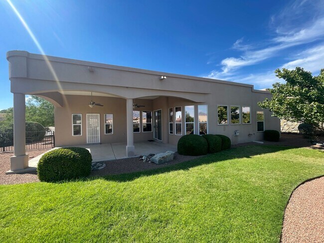 Building Photo - Gorgeous Home in Sonoma Ranch off Golf Club Rd!