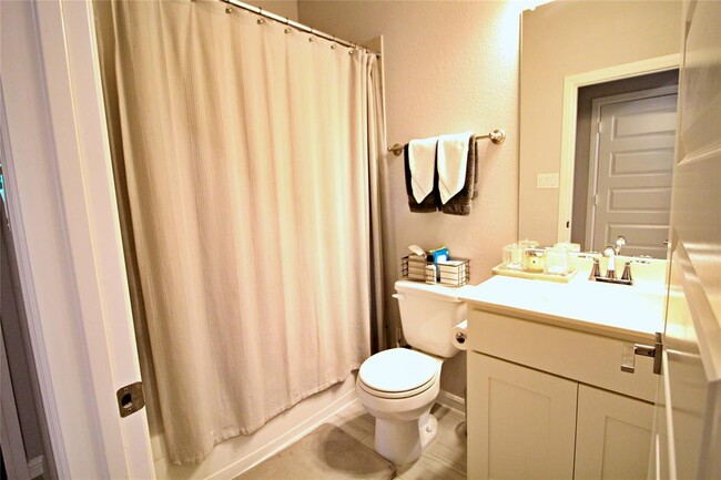 Building Photo - 8143 Bellwick Bay Ct