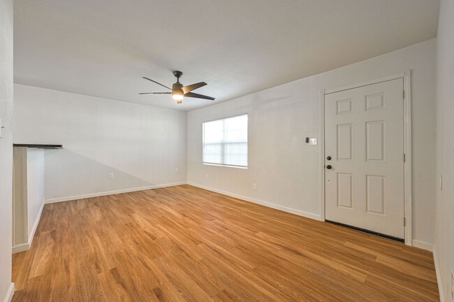 Building Photo - 3732 NW 26th St