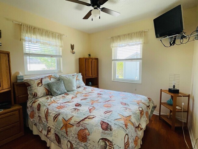 Building Photo - SOUTH GULF COVE-WATERFRONT POOL HOME!
