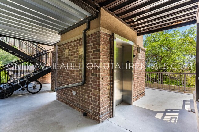 Building Photo - 843 E 620 N St