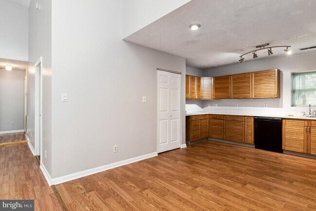 Building Photo - 315 South Dr