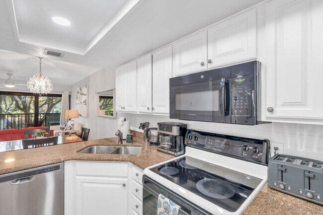 Building Photo - 600 Neapolitan Way