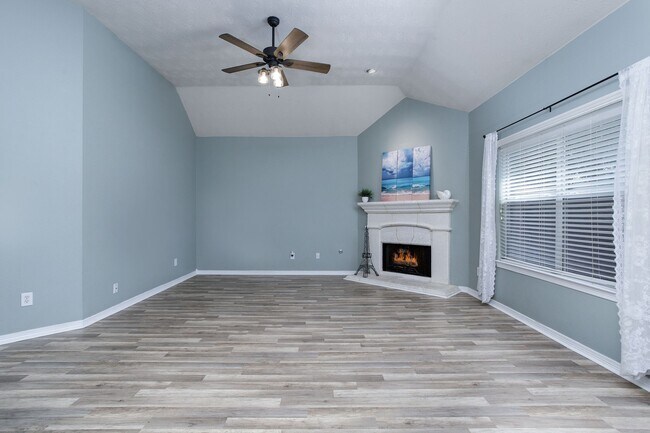 Building Photo - 28610 Hidden Cove Dr