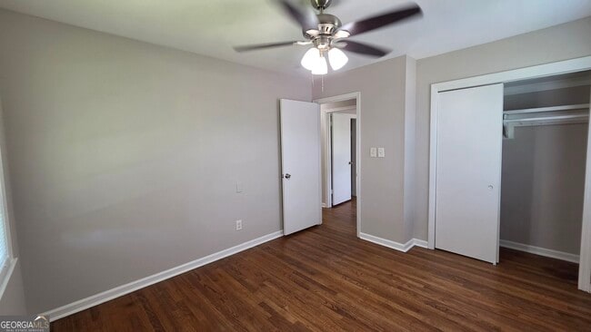 Building Photo - 715 Barnesdale Dr
