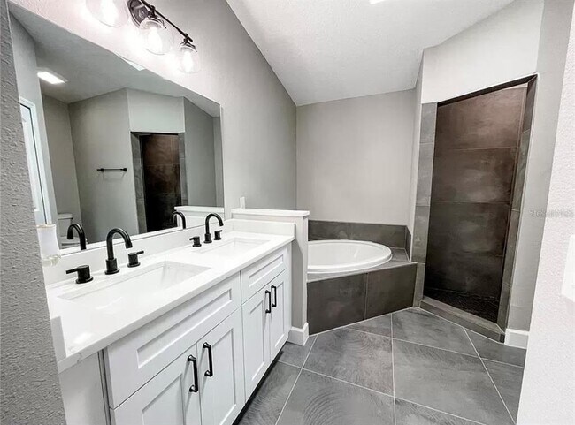 Building Photo - 18505 3rd Ave