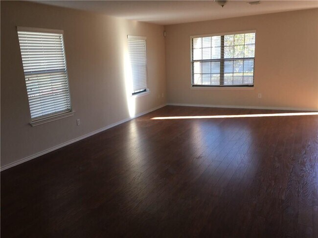 Building Photo - 524 Castebar Dr