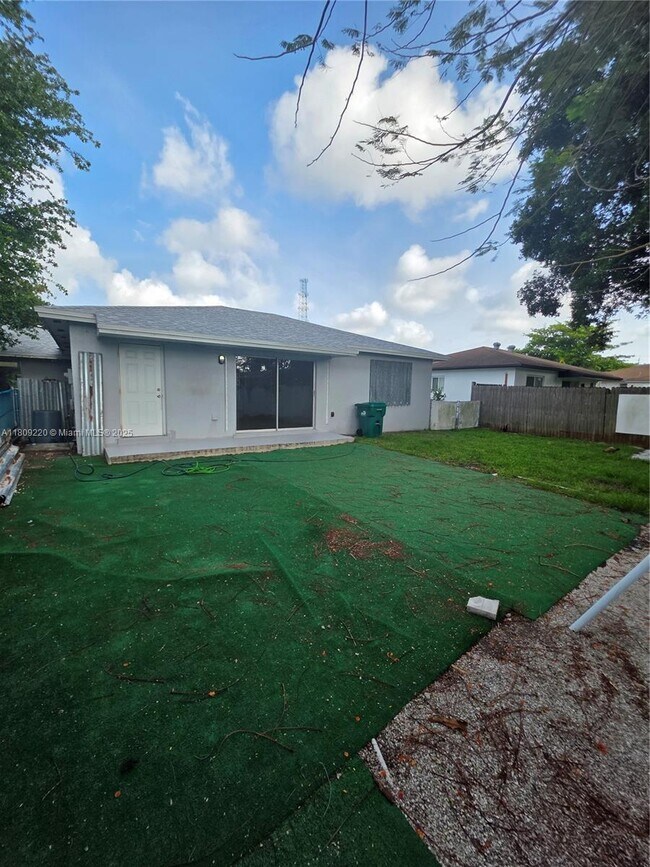 Building Photo - 18655 SW 100th Ave
