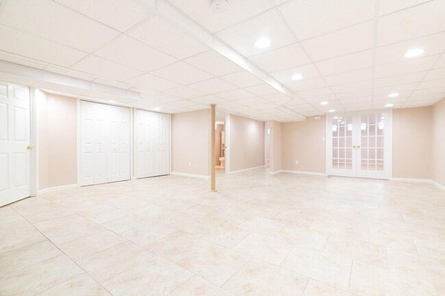 Building Photo - 3672 Middlebury Ln
