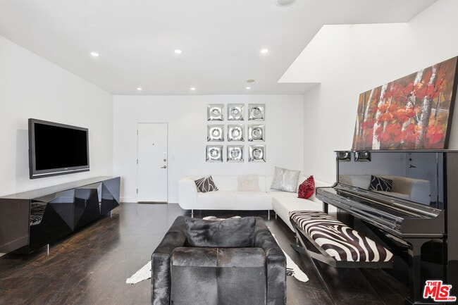 Building Photo - 121 Canon Dr