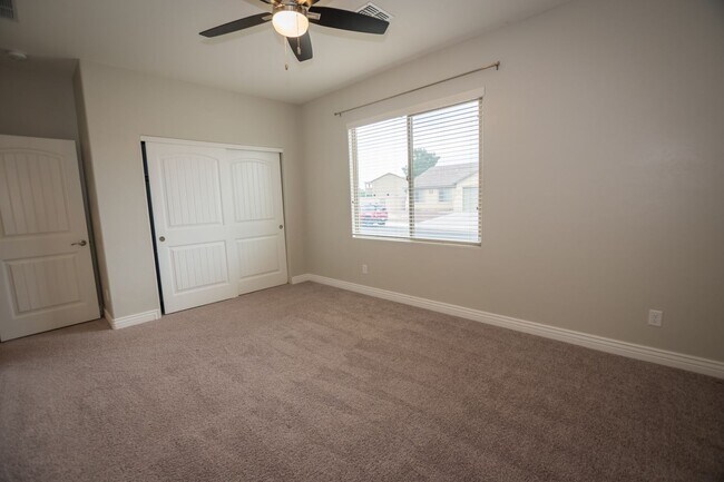 Building Photo - Executive home in The Estates at Holiday! ...