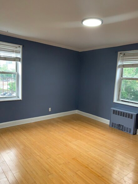 Large Bedroom: Awesome Views - 20 Eastchester Rd