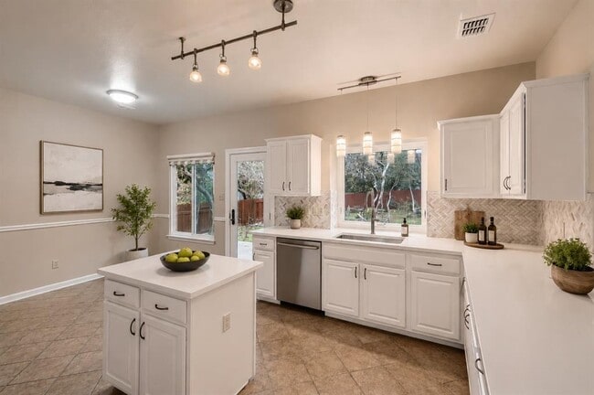 Building Photo - 11034 Galleria Cove