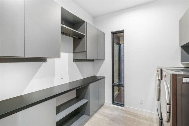 Building Photo - 1736 Cox Rd