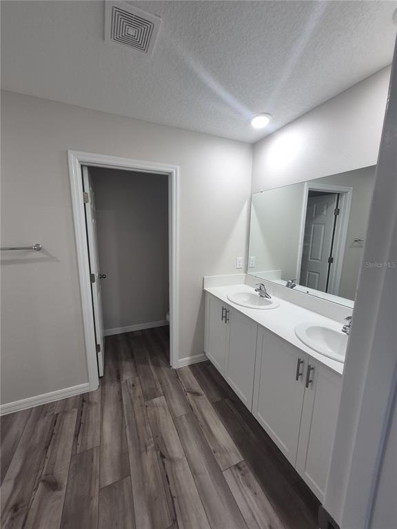 Building Photo - 3867 King Hill Dr