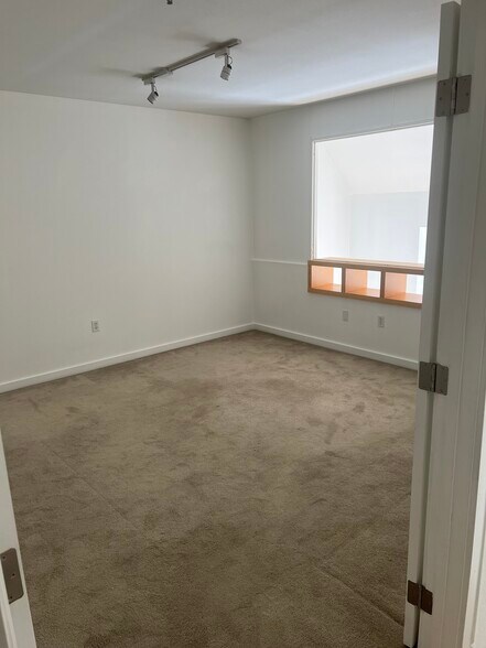 Building Photo - 425 28th St