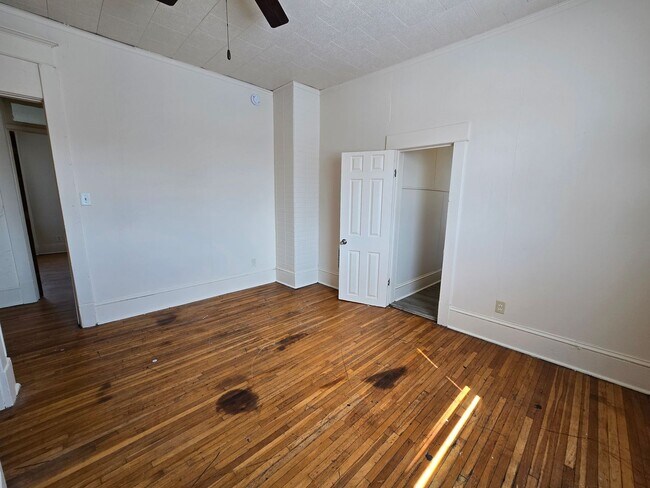 Building Photo - 1007 N Mason St