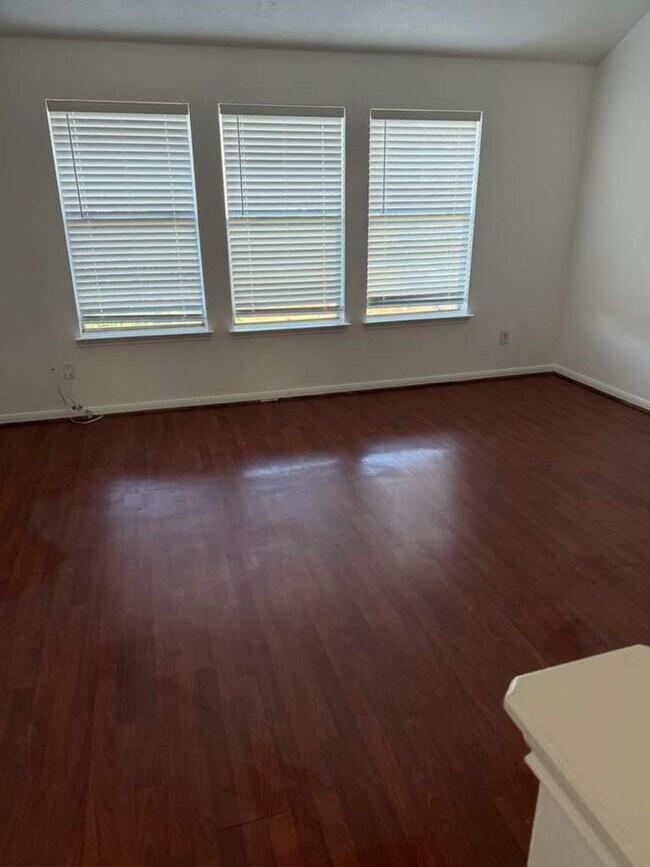 Building Photo - 15502 Lost Maples Dr