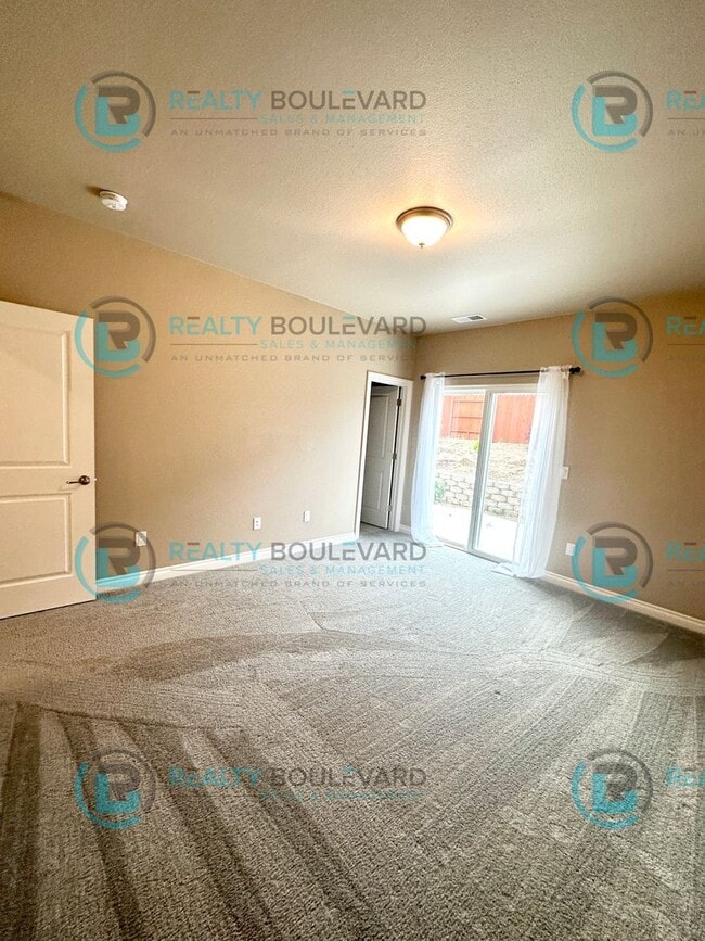 Building Photo - Beautiful 3 Bedroom located in Cold Springs!