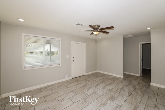 Building Photo - 1832 E Monterey Way