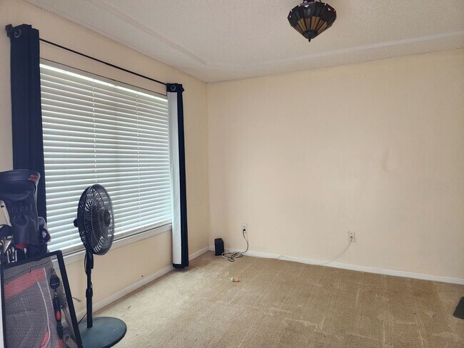 Building Photo - 4 Bedroom 2.5 Bath with in ground pool located in Lake Asbury