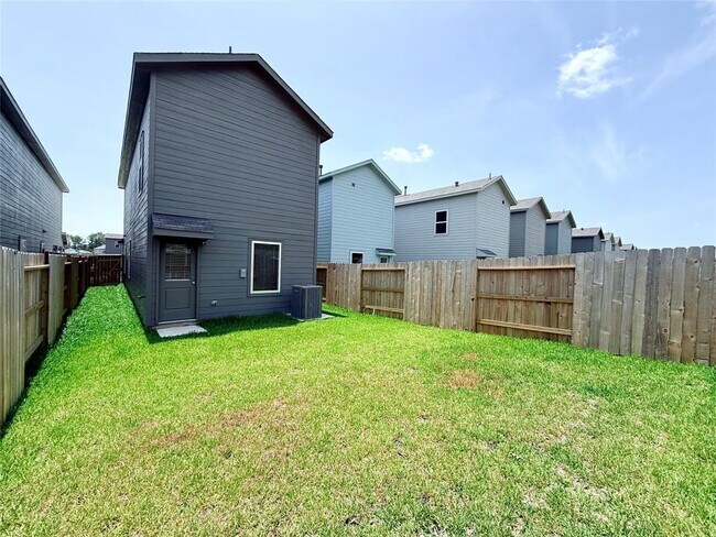 Building Photo - 21321 Carosella Dr