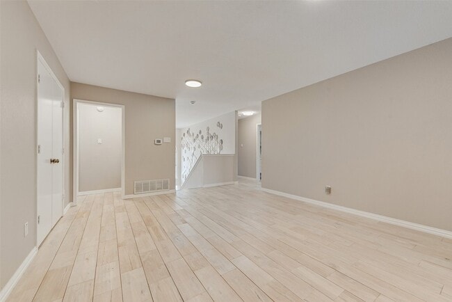 Building Photo - 6902 Kara Pl