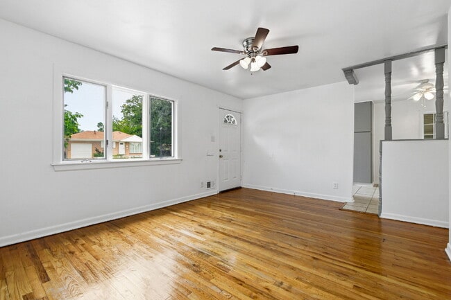 Building Photo - Charming 3-Bedroom with 2 Baths and Extra Room in Basement!