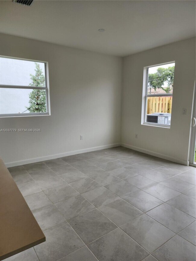 Building Photo - 263 SE 11th Ct