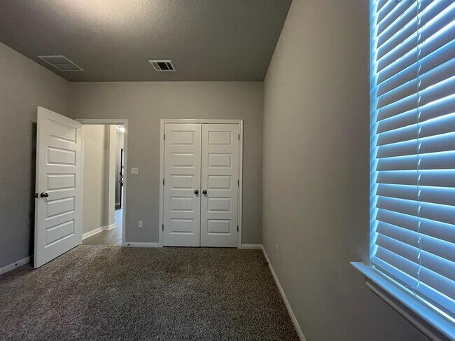 Building Photo - 1029 Kerrwood Wy