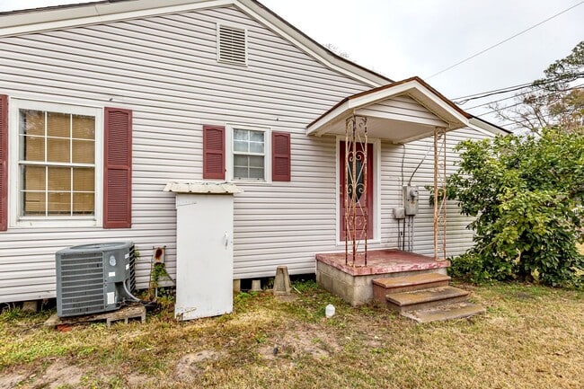 Building Photo - Cozy 2-Bedroom Home in Pascagoula